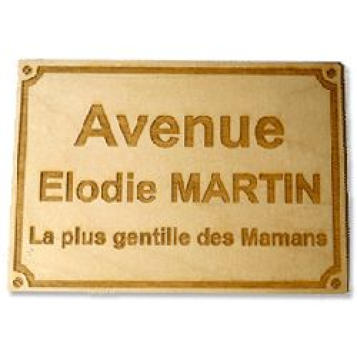 Plaque de rue en bois gravée