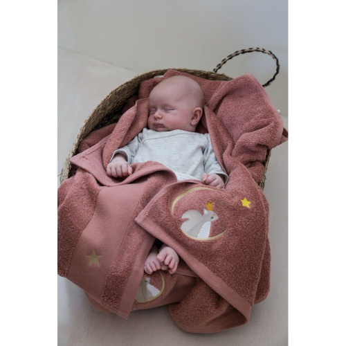 Serviette enfant personnalisée rose marsala motif écureuil